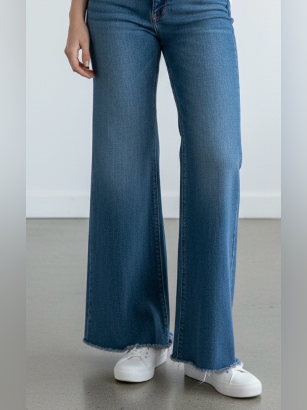Women's Flare Wide-Leg Jeans in Mid Blue - Unbranded